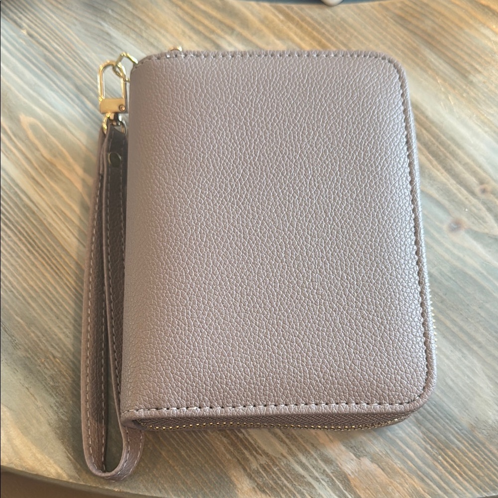 Custom A8 Taupe Wristlet Wallet

Without inserts